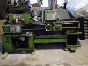 Hrotový soustruh TOS SV 18 RA/750