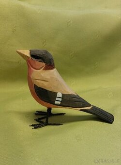 Vyřezávaný ptáček