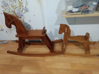 Houpací dřevěný kůň koník kobylka