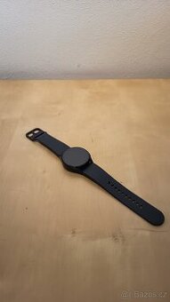 Samsung Galaxy Watch 5 40mm - matně černé, lehce opotřebovan