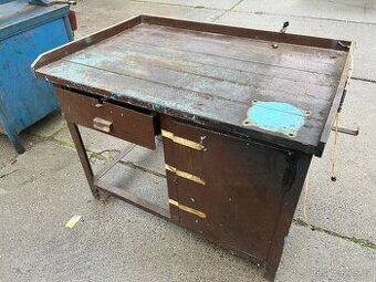 Ponk, pracovní stůl