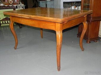 Starý rozkládací stůl