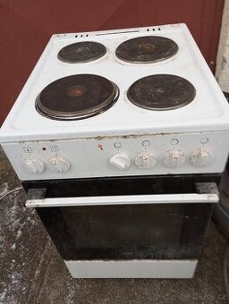 Prodam elektro sporak