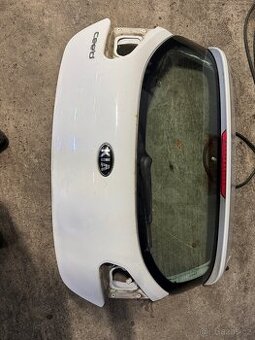 Náhradní díly kia Ceed 73700A2000