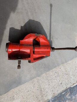 Svěrák, plně funkční