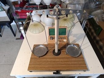 Zachovalé laboratorní /chemické váhy