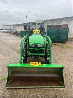 Traktor John Deere 3038E