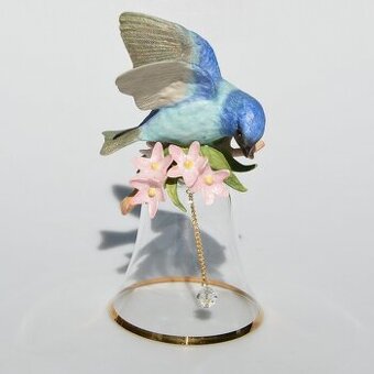 3 velké křišťálové zvonky s porcelánovými ptáčky