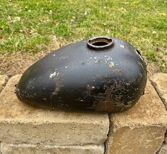 ČZ 125 B T - nádrž