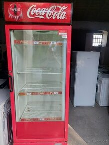 Prosklená  lednice Coca-Cola