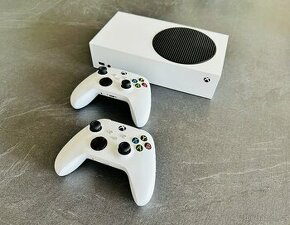 Xbox Series S (512 GB) + 2× Wireless Controller