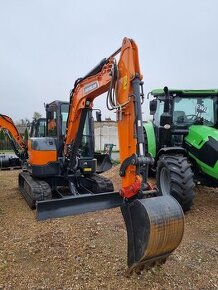 Kompaktní rypadlo DEVELON DX55R-7