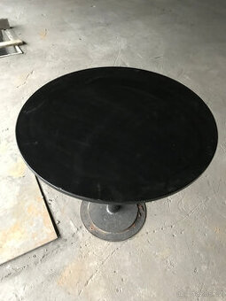 Prodám stoly 85x85cm.