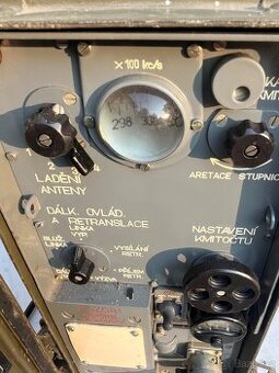 Radiostanice R - 108d + P 312 ze sluchátky a manuálem