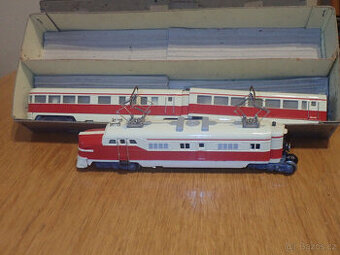 Rychlík Märklin H0 ST800, třídílný, slonovinově červená s or