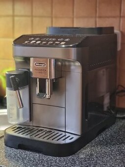 DeLonghi Magnifica Evo kávovar