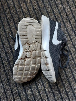NIKE velikost 31 - 1