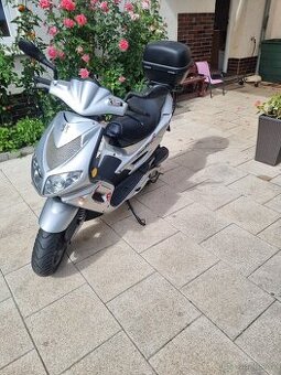 Peugeot Speedfight 100cc 2002,14000Kč.