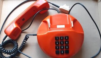 Retro telefon Tesla Stopkov