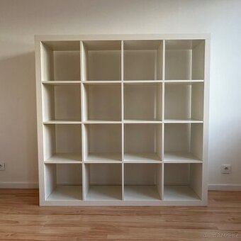 regál IKEA Kallax 4x4