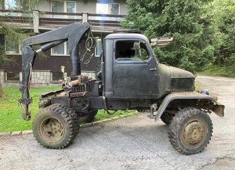 Traktor domácí výroby V3S s hydraulickou rukou