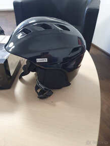 lyžařská helma Uvex