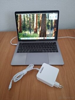 MacBook PRO 13 palců i7 8.Gen 8 RAM 256 SSD