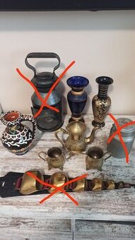 Starožitnosti -vazy a knihy, fotoaparát