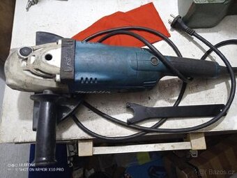 Úhlová bruska Makita 230