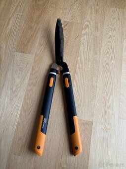 Nůžky na živý plot Fiskars