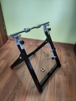 Centrovací stojan kol