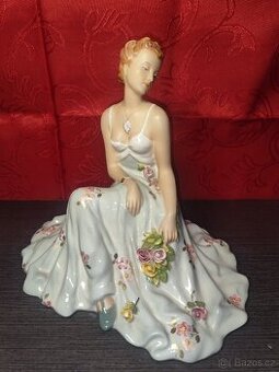 Royal Dux - dáma v sukni