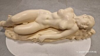 Plastika, akt dívky - ak. soch. Josef Štýbr