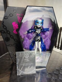 Monster High Collector – Spectra Vondergeist Midnight Runway