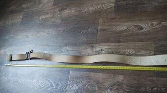 Pásek kožený z roku 1987