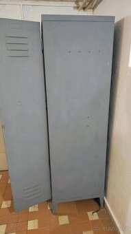 šatní skříň ocelová - dílenská