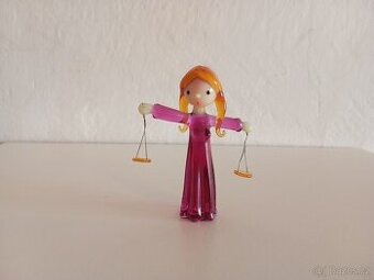 Skleněná panenka znamení váhy