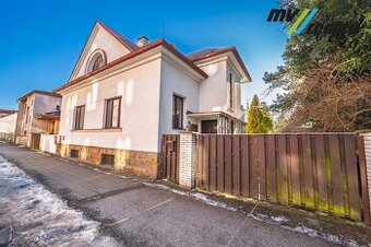 Hořice - Rodinný dům 5+1 (350 m2) s komerčním prostorem (370