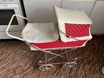 Detsky kočárek pro panenky