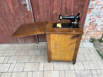 Starý šicí stroj