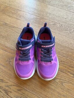 Dívčí tenisky Skechers 28