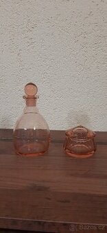 STAROŽITNÁ SADA Z RŮŽOVÉHO SKLA