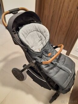 Sportovní kočárek Petite&Mars Move II AIR