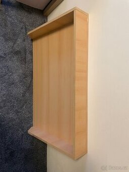 Robustní dřevěný přebalovací pult