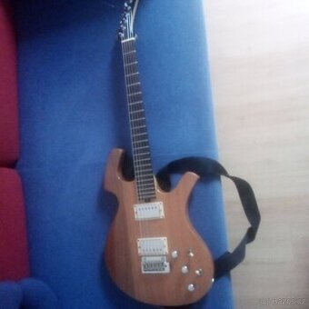 Prodám elektrickou kytaru Parker