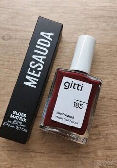 Lesk na rty a lak na nehty