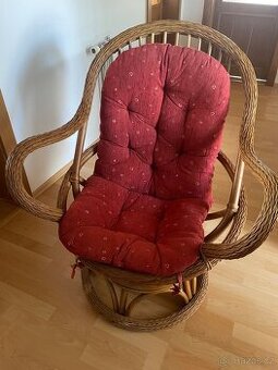 Proutěné křeslo ,otáčivé