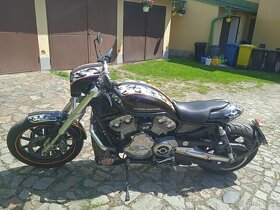 Harley Davidson v rod - 1