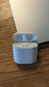 Krabička Airpods Apple
