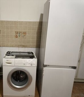 Zdarma ledničku, pračku.